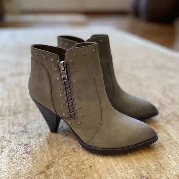 New Madeline Girl Cone Heel Moto Booties, Gray with studs size 6. - Picture 11 of 11